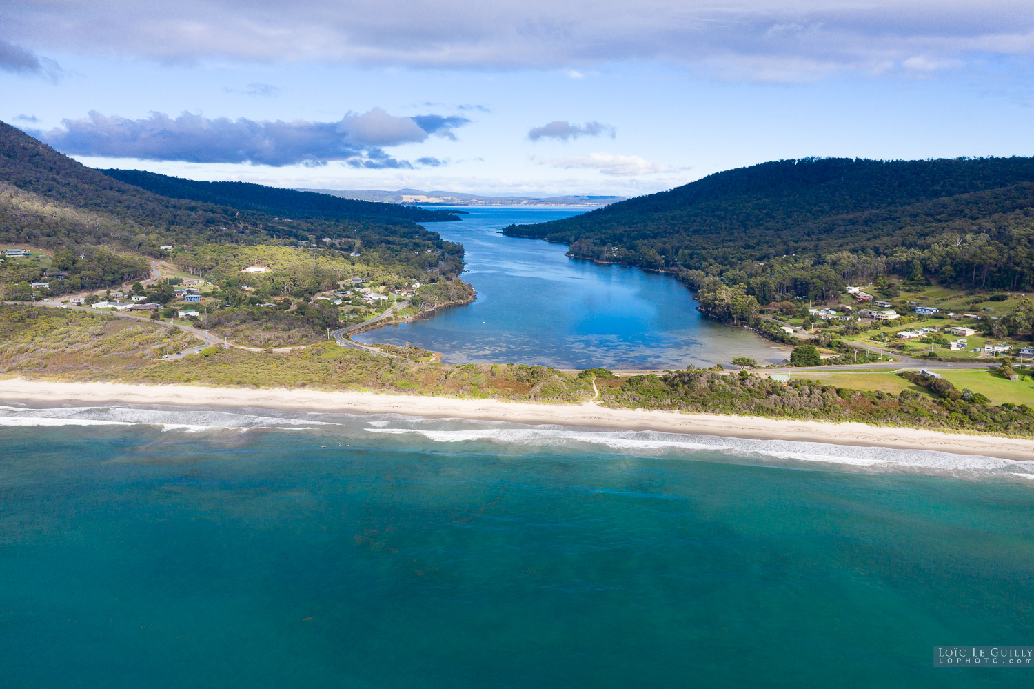 Aerial view of Eaglehawk Neck in Tasmania